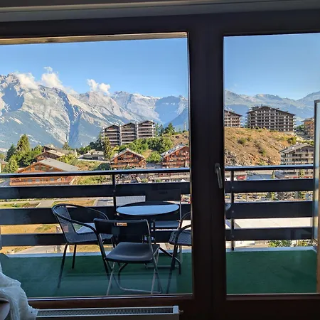 Ski-in Ski-out A Minute Des Telecabines Avec Vue Panoramique Sur Les Alpes Apartament